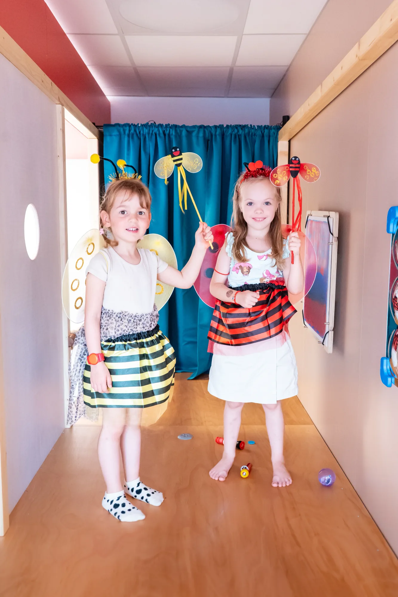 Dívky v motýlích kostýmech