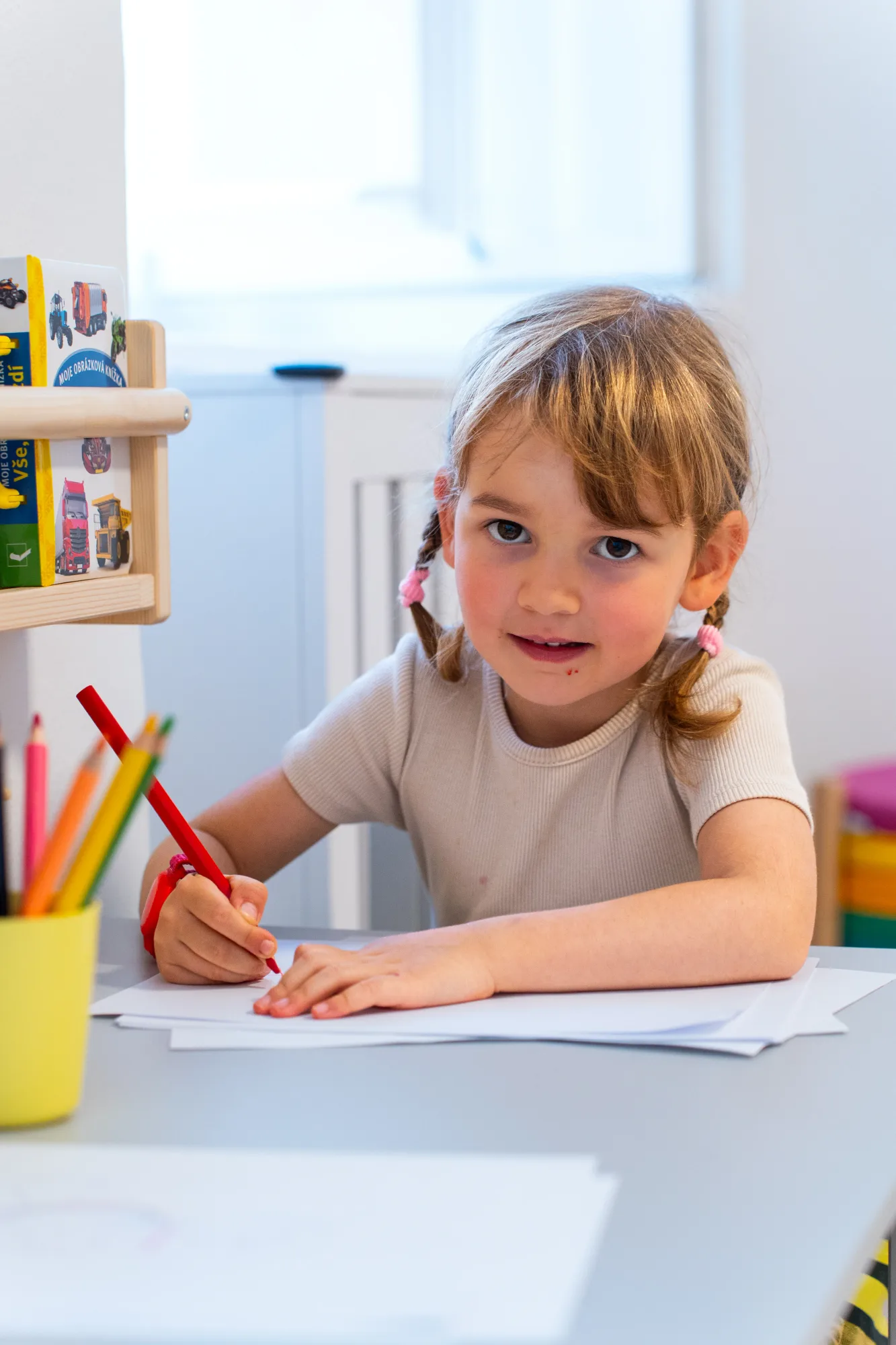 Dívka kreslí v place2play